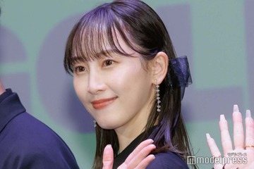 松井玲奈、美肩のぞくドレス姿「上品で素敵」「完璧スタイル」の声 画像