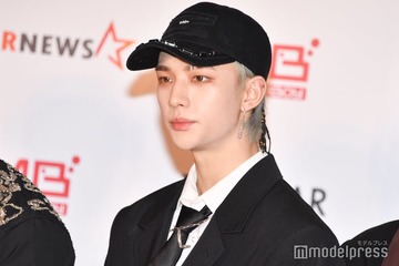 Stray Kidsヒョンジン、黒髪ロング・金髪坊主…懐かしヘアを一挙公開「どのスタイルもハマる」「頭の形が綺麗」の声 画像