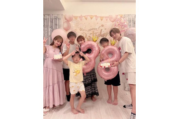 第5子出産を控える辻希美、幸せな“38歳”バースデーSHOTを公開「愛が伝わって泣けました」 画像