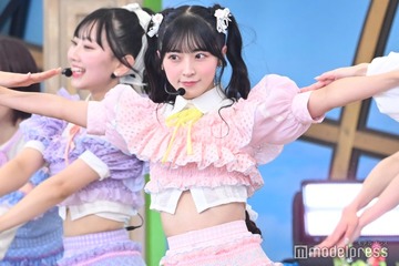 AKB48佐藤綺星、美スタイル際立つチア衣装姿が話題「可愛すぎる」「腹筋バキバキ」 画像