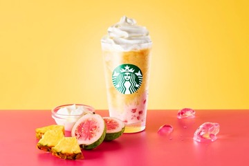 スタバ新作「My フルーツ3 フラペチーノ ゴールデン パイン & グアバ ヨーグルト」全国28の取り扱い店舗に登場 画像