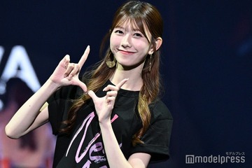 AKB48千葉恵里、圧巻の色白美脚際立つミニスカ姿でランウェイ【オキコレ2025】 画像