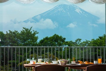 山梨に愛犬同伴型ホテル「レジーナリゾート山中湖」天然温泉＆本格イタリアンを完備 画像