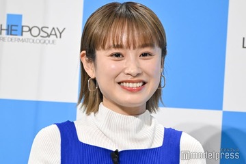 高橋愛、肩出し変形トップスでヘルシー肌見せ「金髪が映える」「スタイル良すぎ」 画像