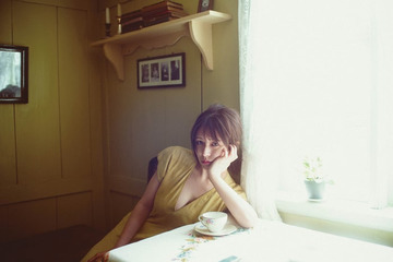 長濱ねる、ヴィンテージドレス姿でエモーショナルな眼差し 2nd写真集先行カット第9弾解禁 画像