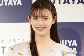 鈴木ゆうか、オーバーTシャツから美脚スラリ「驚異のスタイル」「脚長すぎ」の声 画像