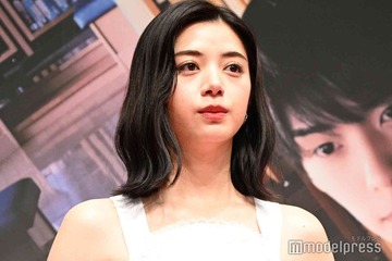 池田エライザ、美デコルテ輝くオフショルドレス姿披露「黒が似合う」「究極の美しさ」と反響 画像