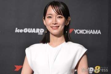 吉岡里帆、純白ノースリドレスで登場 憧れのドライブシチュエーション明かす「体験したいなって」 画像