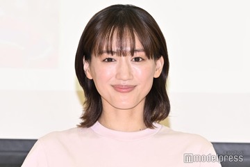 綾瀬はるか、青髪エクステ姿のオフショットにファン衝撃「別人級」「誰か分からなかった」 画像