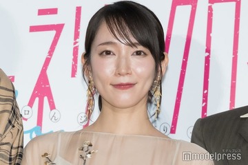 吉岡里帆、華やかシースルードレス姿披露 “恋をしているもの”も明かす「まぁー世話が焼ける」【九龍ジェネリックロマンス】 画像