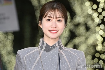 生見愛瑠、膝上ミニスカ＆ノースリーブ私服に熱視線「脚綺麗」「大人っぽい」 画像
