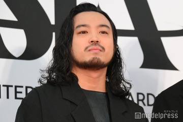 Creepy Nuts・R-指定の妻・江藤菜摘「父と息子」2ショット公開「素敵」「Rさんの抱っこ姿尊い」の声 画像