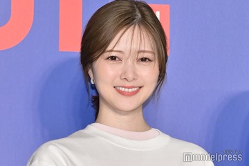 白石麻衣、制服姿のJKビジュアルに絶賛相次ぐ「可愛すぎ」「現役女子高生みたい」 画像
