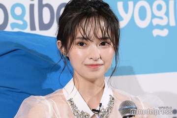 “AI疑惑”で話題・藤咲凪、美バスト際立つ赤ビキニ姿に「スタイル抜群」「セクシー」 画像