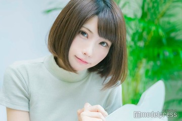 えなこ、スリットから色白美脚披露「攻めてる」「ギリギリ」の声 画像