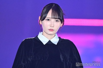 ≠ME鈴木瞳美、ベアトップ私服で美デコルテ全開 ヘアスタイルにも注目集まる「レア」「大人っぽい」 画像