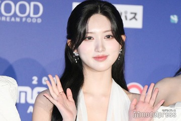 IVEガウル、LA観光ショット公開 美脚際立つミニワンピ姿に「美しすぎる」「二度見した」の声 画像