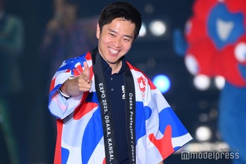 【関コレ2025A/W】吉村大阪府知事、ランウェイ登場で神対応 ミャクミャクの人気ぶりに本音も「みんなの第一声気持ち悪いで…」 画像