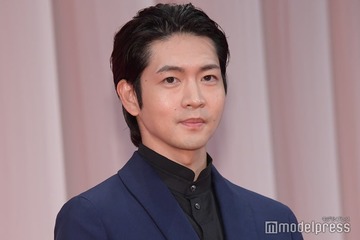 松下洸平、結婚後初の公の場 報道陣からの問いかけに笑顔 画像