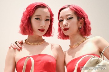 AMIAYA・AMI、出産3日前の神秘的マタニティフォト公開「美しくて尊い」「素敵」と反響 画像