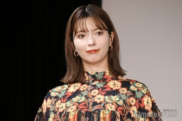 八木アリサ、雰囲気ガラリのオン眉ヘア×穴開き水着姿披露「脚長すぎ」「骨格が桁違い」の声 画像