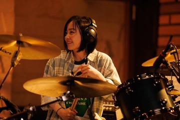 佐藤健が抜擢“TENBLANKのドラマー”宮崎優が話題 ドラム演奏姿・重要シーンの場面写真到着【グラスハート】 画像