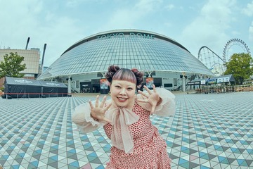 渡辺直美、東京ドーム公演の内容に言及 街での“記念生配信“に人気芸人も映り込む「なんでいるの？」 画像