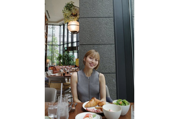 「シャッフルアイランド」ののこ、韓国でのビキニ姿披露「早朝からジムして、モーニングしてプール」 画像