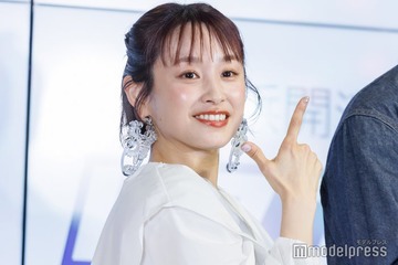 高橋愛、膝上ミニで美脚スラリ 私服ショット多数公開に「全部似合う」「いつまでも憧れ」の声 画像