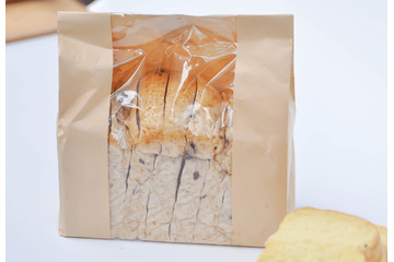 家から食パンが消えた…ソファを掃除すると空っぽの袋が→食パンが”まさかの真相”に「あなたでしょ?」「敵は賢い」 画像