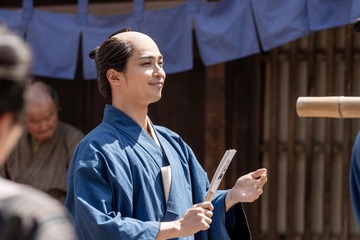 大河「べらぼう」人気タレントが登場 “出演シーン約20秒”も存在感放つ「驚きすぎて声出た」「全然違和感ない」反響続々 画像