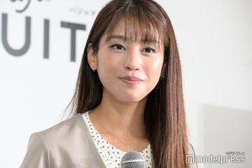 岡副麻希、水着姿の親子ショット公開「ふたりしていい色に日焼けしてる」 画像