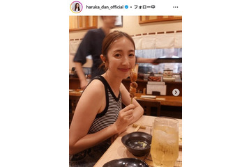 元「ZIP！」リポーター團遥香、色白美脚際立つビッグTシャツ姿 娘との2ショットに反響続々 画像