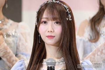 ＝LOVE大谷映美里、ミニスカから美脚スラリ 秋コーデに「天才的に可愛い」「オフショルニット似合う」と絶賛の声 画像