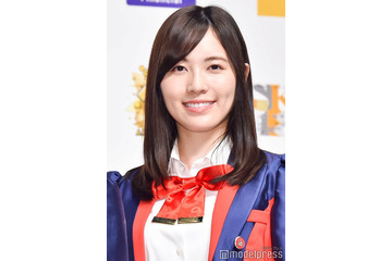 松井珠理奈、胸元大胆寝そべりショットが「大人っぽくてセクシー」「ドキッとした」と話題 画像