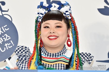 渡辺直美、包帯巻かれた右手公開「朝料理してたら油が大跳ね」 画像