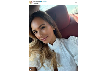 MALIA.、2人目の孫が誕生 ミニワンピで新生児抱く姿に「世界一美しいグランマ」「雑誌のグラビアのよう」の声 画像