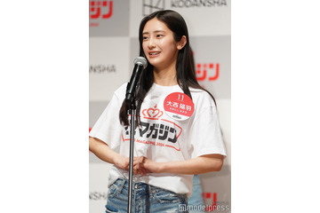 「ミスマガジン2024」大西陽羽、ミニ丈トップスで美背中チラリ「スタイル抜群」「脚長すぎ」の声 画像