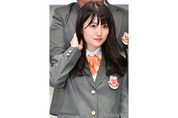 “可愛すぎる新喜劇女優”小寺真理、ミニスカスーツ×ピンヒール姿でダンス「美貌と美脚が眩しい」「セクシーすぎ」の声 画像