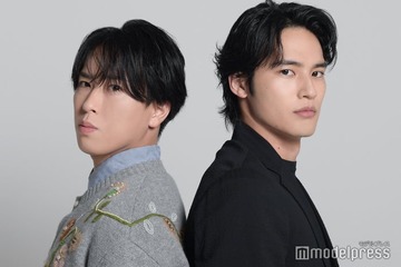 宮舘涼太、水上恒司をSnow Man体験に“お誘い”？互いの芝居に刺激も「相当な努力と経験がないとできない」【「火喰鳥を、喰う」インタビュー後編】 画像