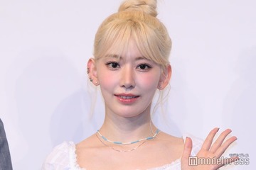 LE SSERAFIMサクラ、美ウエスト際立つ衣装姿に熱視線「女神のよう」「可愛すぎる」 画像