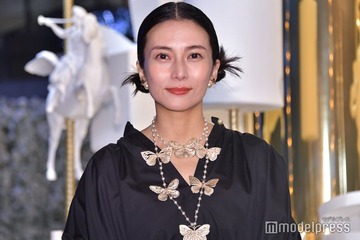 柴咲コウ、ニーハイブーツで美脚見せ「新たな一面」「可愛いが爆発」の声 画像