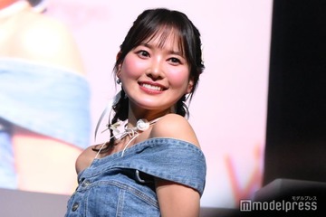 兒玉遥、オフショルニットからSEXY美肩覗かせる パリ旅行ショットに「色っぽい」 画像