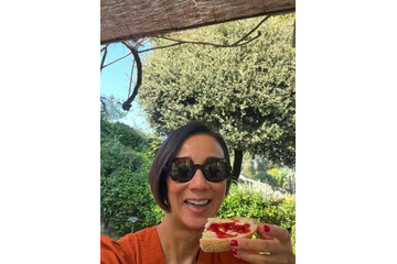 中村江里子アナ、結婚記念日にフランス人夫との過去写真公開「素敵な夫婦」「幸せオーラが溢れてる」 画像