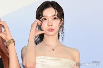 aespaウィンター、ウエスト・胸元開きの変形衣装姿で抜群スタイル際立つ「息を呑む美しさ」「最強ビジュ」と反響 画像