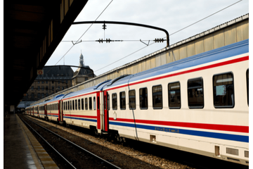 イスタンブールの電車で…『こんなに仲よくなれるんだ』日本の電車との違いに「楽しそうでいいなぁ」 画像