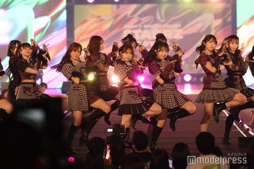 AKB48、圧巻パフォーマンスに歓声上がる「フラゲ」「大声ダイヤモンド」など7曲披露 【STARRZ TOKYO 2025】 画像
