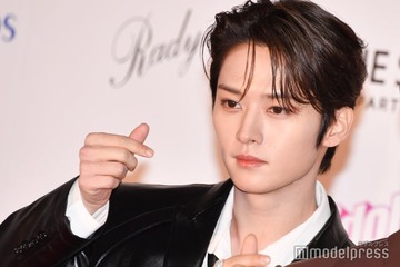 Stray Kidsリノ、プライベートで大阪旅行満喫「素のビジュが爆イケ」「歩き回ってんの尊い」の声 画像