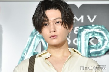 FANTASTICS八木勇征、青髪ビジュ公開にファン衝撃「似合いすぎてびっくり」「リアル王子様」 画像