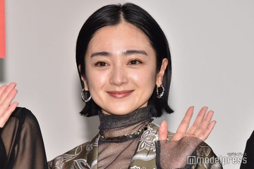 安達祐実、金髪・青髪・カラーメイクで雰囲気ガラリ「別人級」「お人形さんみたい」と反響 画像